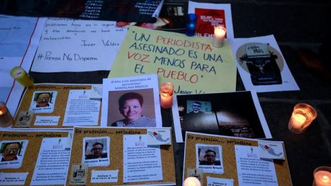 Un grupo de periodistas en una jornada de duelo por el asesinato del periodista Javier Valdez, en Puebla