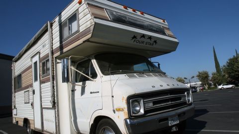 En Los Ángeles, más de 2,000 personas viven en casas rodantes.