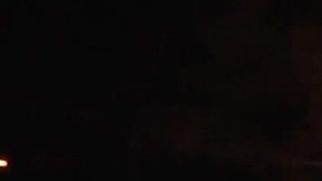 Coche accidentado en llamas.