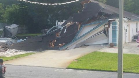 Una de las casas destruidas por el socavón en Land O' Lakes, Florida.