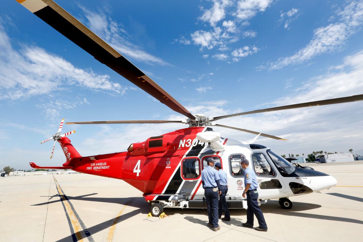 El Nuevo helicóptero Agusta Westland AW139 se muestra en el aeropuerto de Van Nuys. (Aurelia Ventura/ La Opinion)