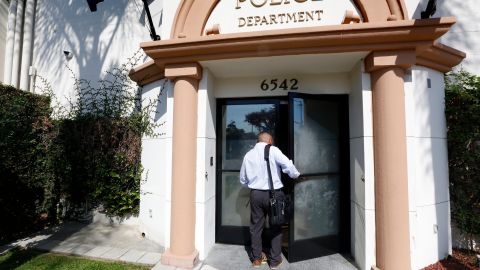 Renuncian 12 policías de Huntington Park. (Photo Aurelia Ventura/ La Opinion)