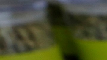 Generalmente, una octava de una onza de marihuana de buena calidad, suficiente para enrollar cinco o seis porrors, se vende por unos 35 dólares en tiendas legales en el área de Los Ángeles, pero solo los impuestos directos resultan en más de 12 dólares sobre ese precio.