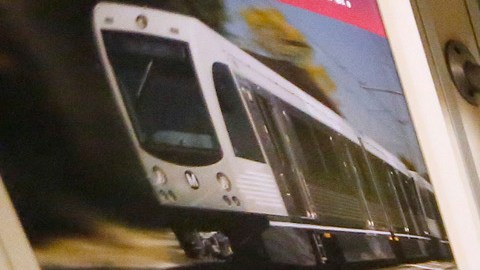El uso del transporte público es la mejor solución a los atascos y la contaminación, día a día de Los Ángeles.