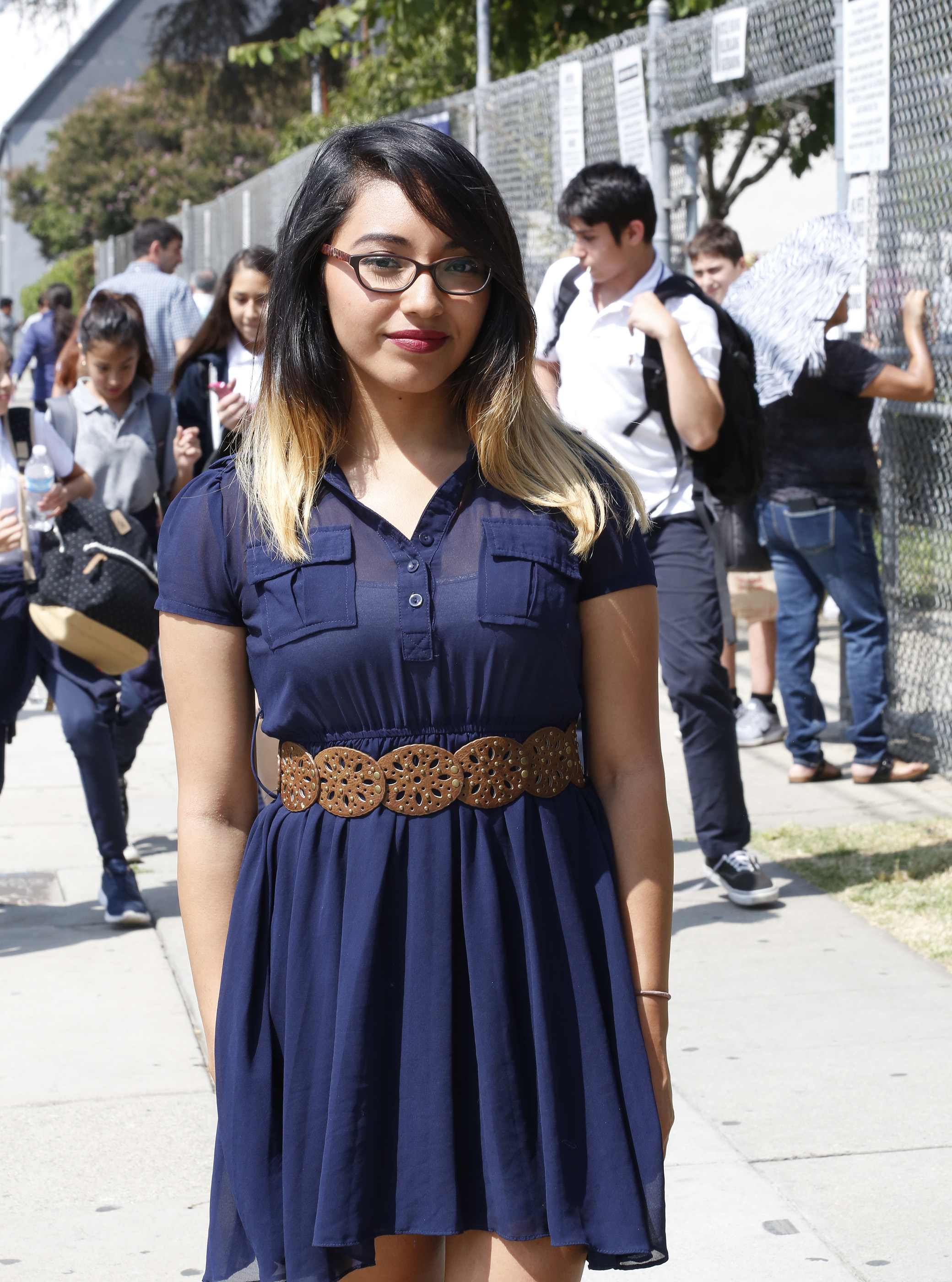 Latina graduada de UCLA manda mensaje a maestra que la desanimó de