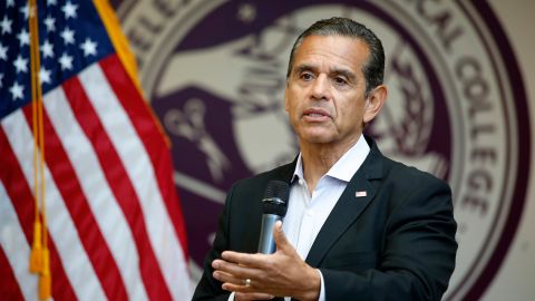 El exalcalde angelino, Antonio Villaraigosa, acepta que va rezagado en su candidatura para gobernador. (Aurelia Ventura/ La Opinion)