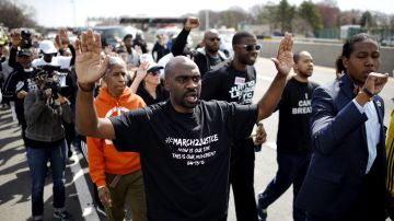 Activistas organizan protestas contra el racismo en EEUU.