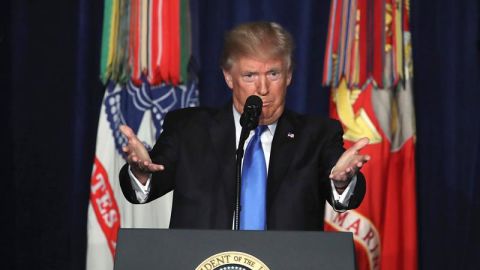 Trump durante su discurso en Arizona. EFE