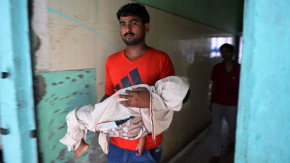 60 menores han muerto en menos de 5 días en hospital de la India ¿Negligencia u obra de la naturaleza?