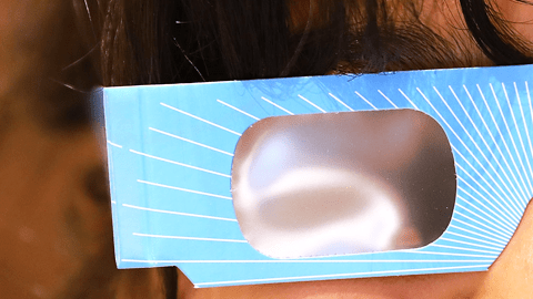 Sin las gafas adecuadas verlo puede causar daños permanentes a la vista