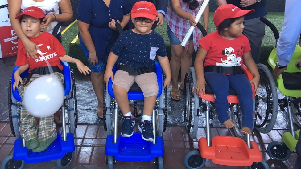 Pablo Kaplan, el argentino que creó una silla de ruedas de bajo costo y que da esperanza a miles de niños