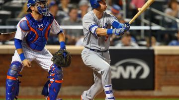 El novato Cody Bellinger dispara un jonrón de dos carreras durante el triunfo de los Dodgers el domingo sobre los Mets en Nueva York.