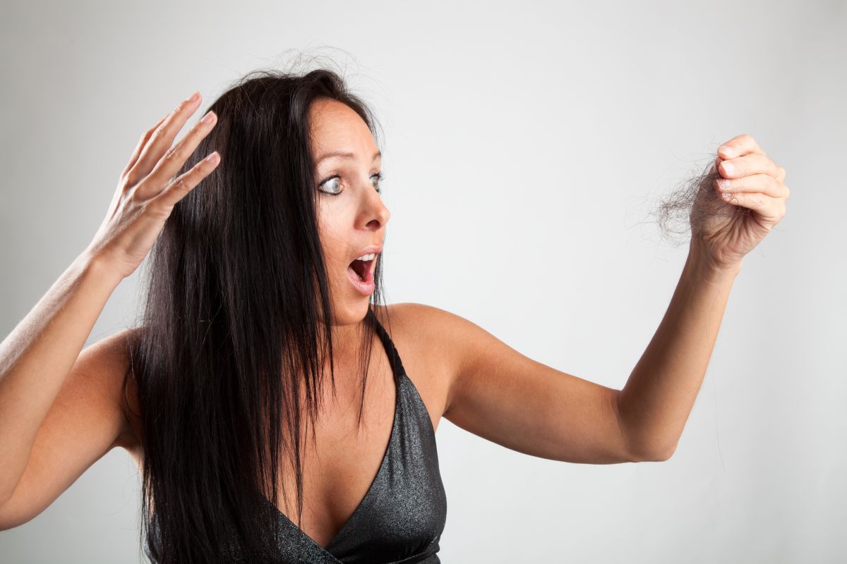 ¿Cuáles son las causas de la caída del cabello en las mujeres?