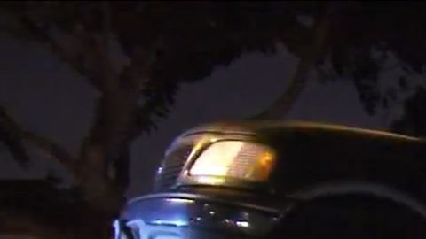 Vehículo abandonado por el sospechoso.