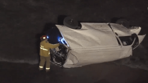 Furgoneta accidentada en Malibu.