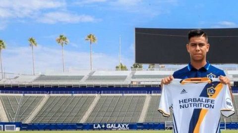 Efraín Álvarez es el jugador más joven en firmar un contrato en la USL.