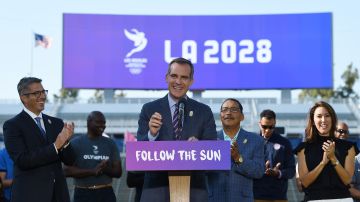 Eric Garcetti, alcalde de Los Ángeles, en el anuncio de que la ciudad aceptó organizar los Juegos Olímpicos de 2028, el lunes en el StubHub Center de Carson, California.