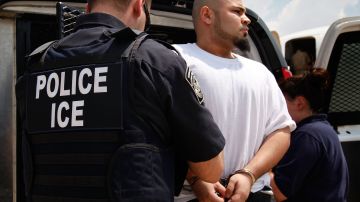 ICE achaca esta situación al flujo de inmigrantes en la frontera sur