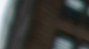 Manifestantes esperan la llegada de Trump a NY para protestar en su contra