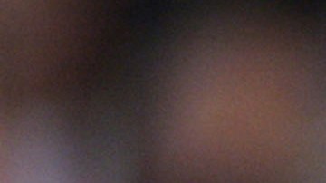 Un miembro de la tribu Gabrielino-Tongva durante un servicio de oración interreligiosa en la Catedral de Nuestra Señora Reina de los Ángeles.