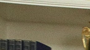 Donald Trump seguido del Secretario del Tesoro  Steven T. Mnuchin