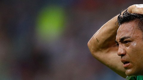 Marco Fabián tiene un problema en la espalda baja