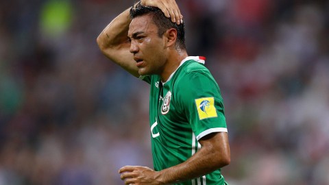 Marco Fabián tiene un problema en la espalda baja