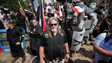 Grupos nazis en Charlottesville.