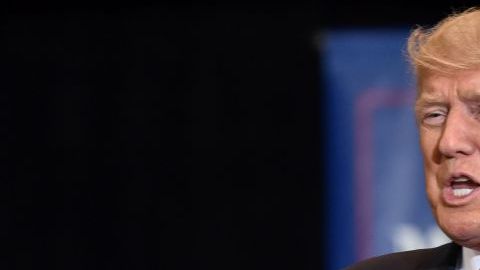 Donald Trump firmó una orden ejecutiva para prohibir a los transexuales servir en las Fuerzas Armadas.
