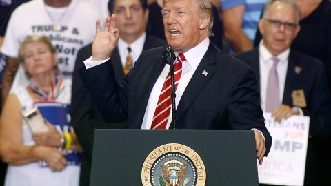 El presidente Trump estuvo más conciliatorio que en Arizona (imagen).