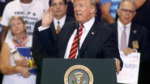 El presidente Trump estuvo más conciliatorio que en Arizona (imagen).