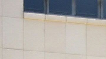 Niños y adultos se refrescan en el Grand Park, en Downtown Los Angeles.