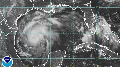 Harvey avanza rápidamente hacia Texas