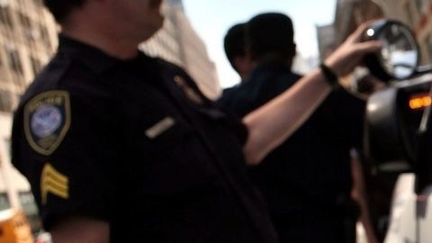 ICE ha arrestado  a  víctimas de violencia doméstica solicitando órdenes de restricción.