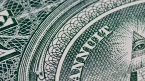 Algunos creen que en el billete del dólar estadounidense hay signos de la influencia de los illuminati.