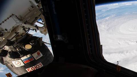 El astronauta de la NASA Jack Fischer fotografió el huracán Harvey desde el módulo de la cúpula la Estación Espacial Internacional.