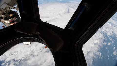 El astronauta de la NASA Jack Fischer fotografió el huracán Harvey desde el módulo de la cúpula la Estación Espacial Internacional.