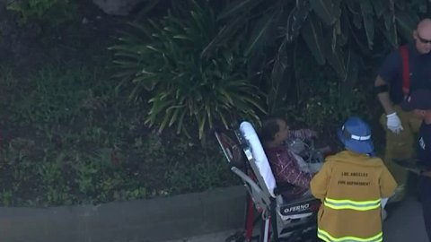 Herido recibiendo oxígeno.