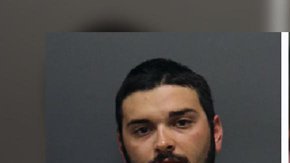 Richard Losey enfrenta cargos de atacar a una persona en la protesta antiinmigrante. (NBC Los Angeles)