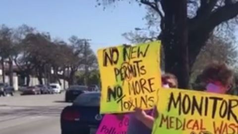 Residentes de la ciudad se manifiestan en contra de otorgarle el permiso de ampliación a la planta.