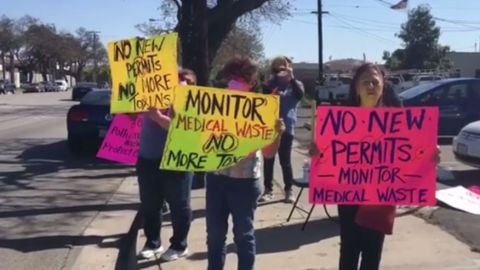 Residentes de la ciudad se manifiestan en contra de otorgarle el permiso de ampliación a la planta.