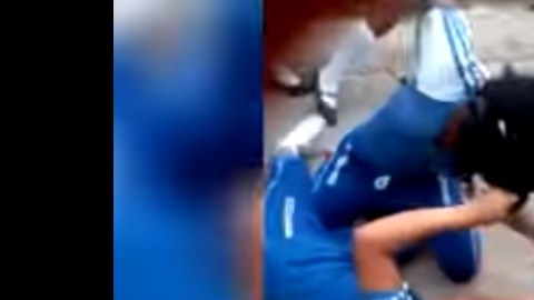 Pelea entre adolescentes