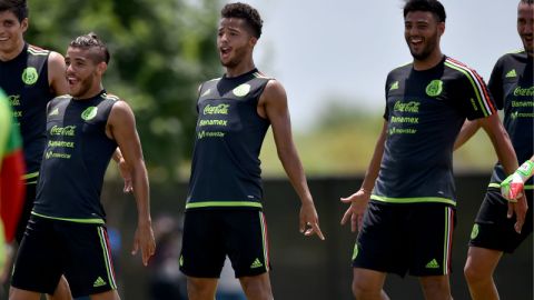 Jonathan dos Santos, Giovani dos Santos y Carlos Vela, durante un entrenamiento de la Selección Nacional de México.