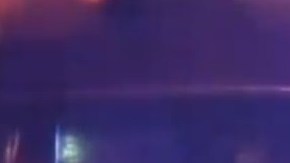 Vecinos se acercan a la orilla de la escena del crimen en Victorville.