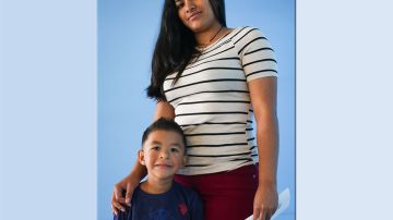 Diego y su madre, Wendy, huyeron de la violencia en Honduras en 2015.