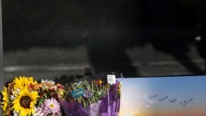 Varias personas han rendido homenaje a la víctima en Huntington Beach