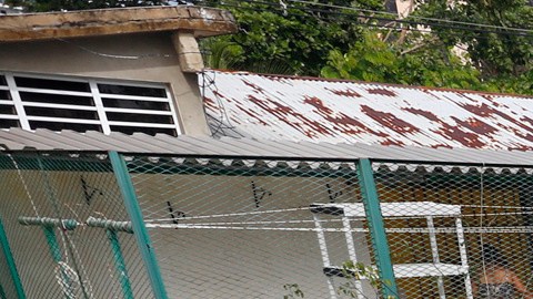 Destrozos en el barrio de Santurce tras el paso del huracán Irma, en Puerto Rico.