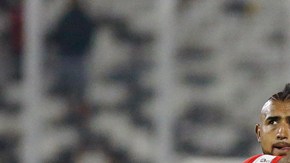 Al delantero de Chile, Arturo Vidal, le llovieron críticas por su autogol ante Paraguay