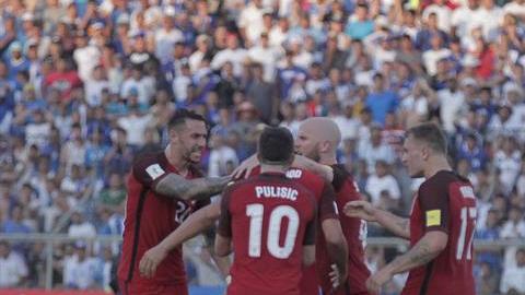 Estados Unidos celebra el gol de Bobby Wood. EFE
