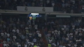Real Madrid y Real Betis guardon un minuto de silencio en el Santiago Bernabéu